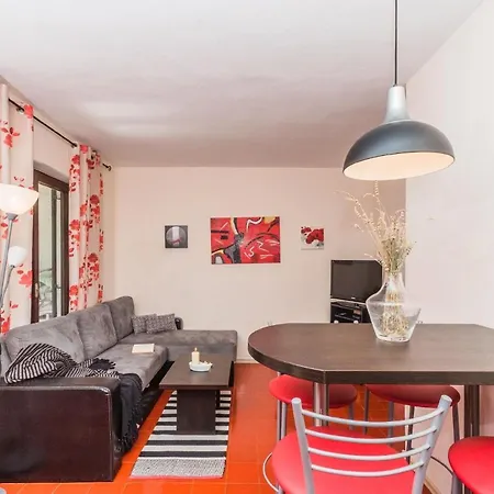 Apartment Schoene Erdgeschosswohnung Mit Sonnenterrasse