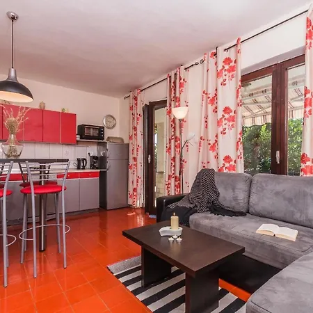Schoene Erdgeschosswohnung Mit Sonnenterrasse * Dramalj