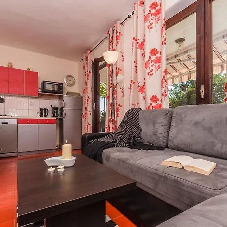 Schoene Erdgeschosswohnung Mit Sonnenterrasse * 德拉马利