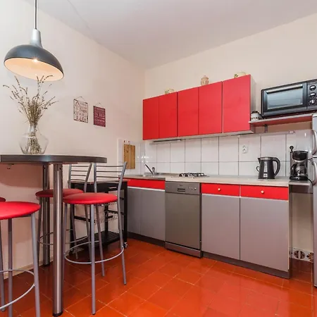 Schoene Erdgeschosswohnung Mit Sonnenterrasse Appartamento *